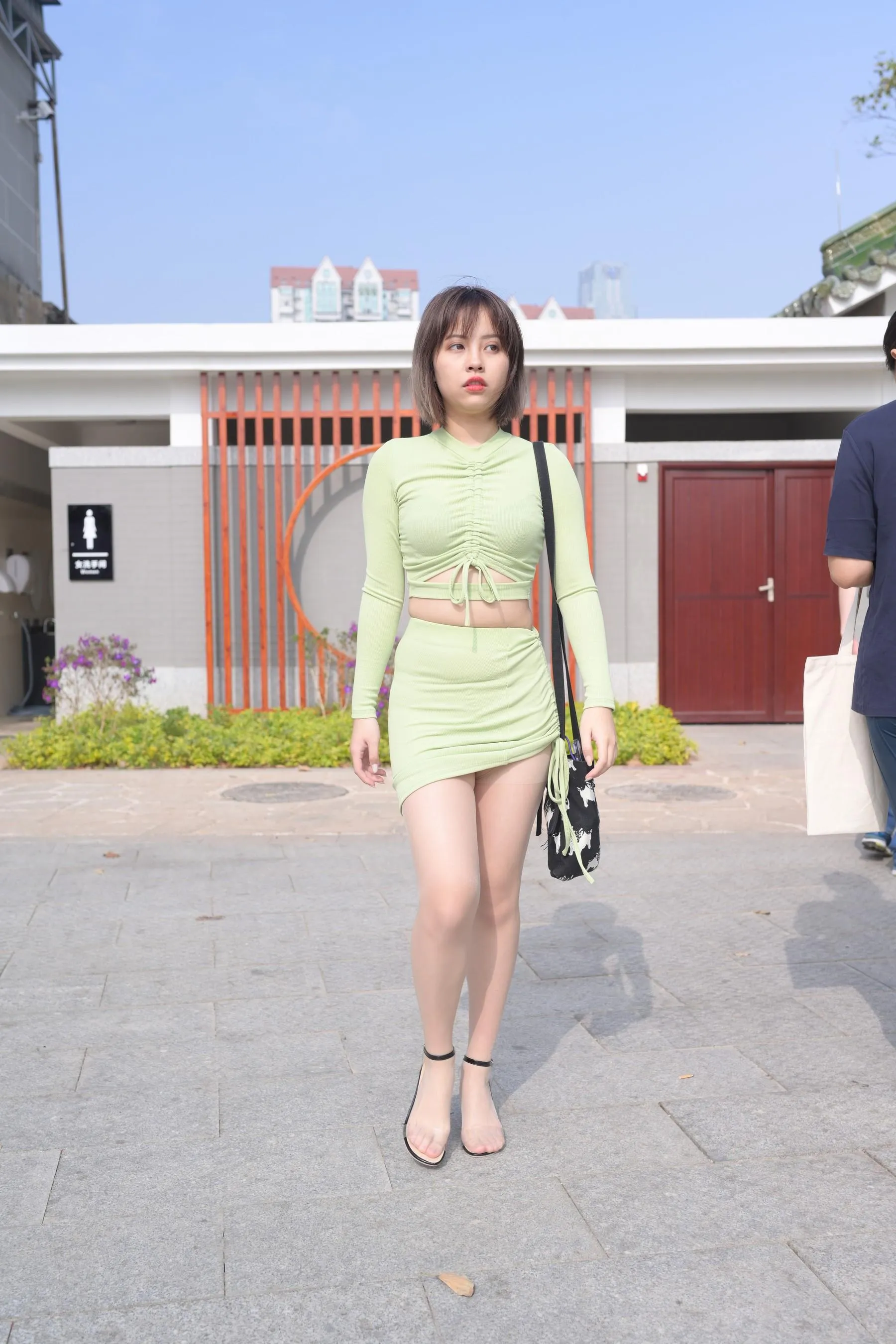 [魔镜街拍] NO.083 SM_0007程生街拍 微胖的美女肉丝袜美脚特写太性感 [413P]插图6